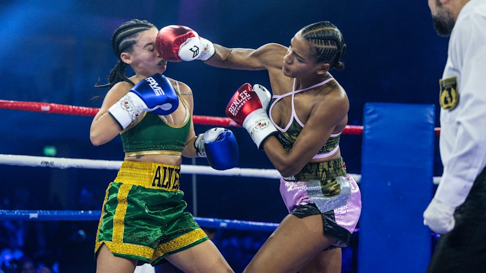 Abbruch des Boxkampfes zwischen Brenda Brinkmann und Gabriela Alves