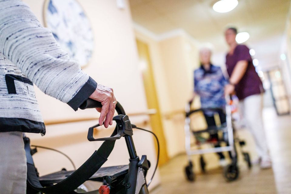 Steigende Löhne in der Langzeitpflege belasten Pflegebedürftige
