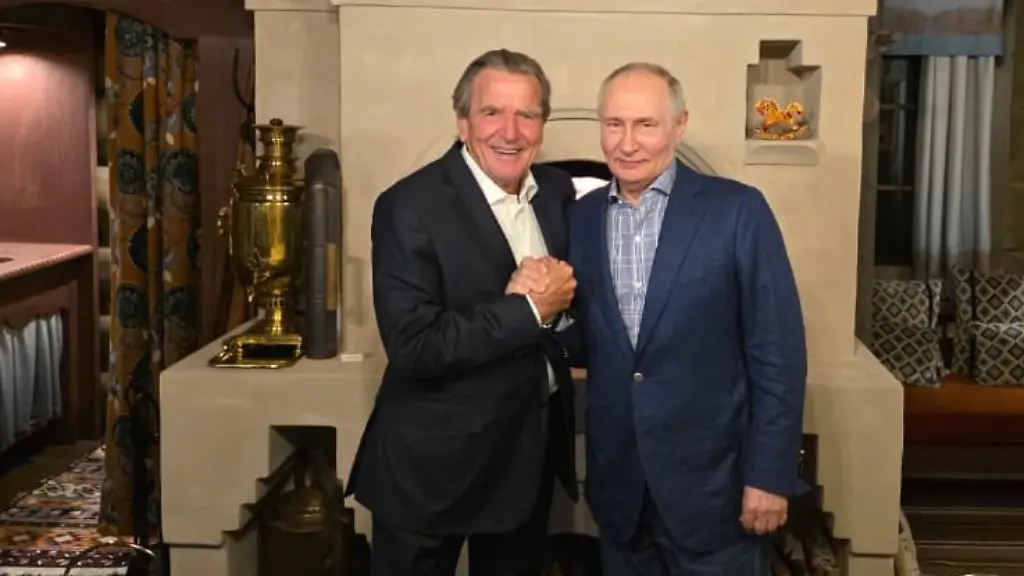 Schröder besucht Putin zum Geburtstag