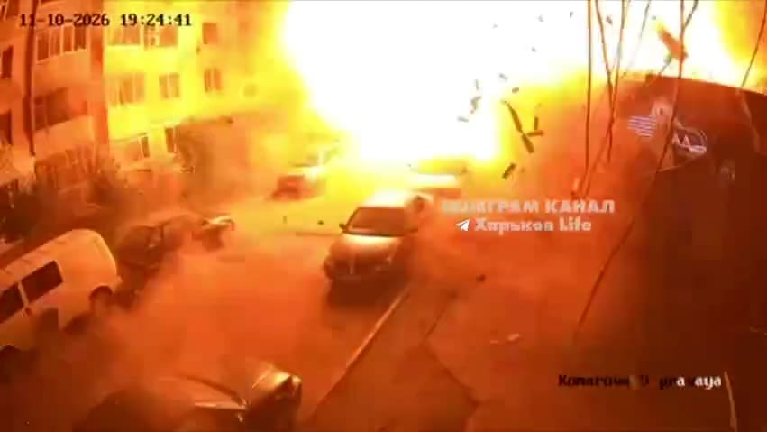 Russischer Raketenangriff auf Wohngebiet in Charkiw