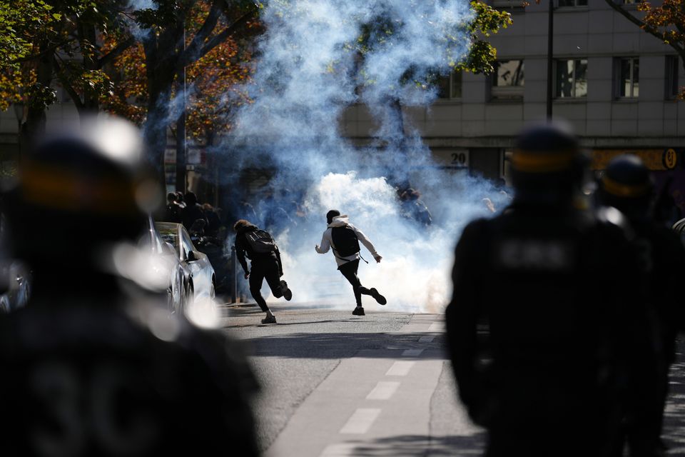 Anhaltende Schulproteste in Frankreich und die Reaktionen der Regierung
