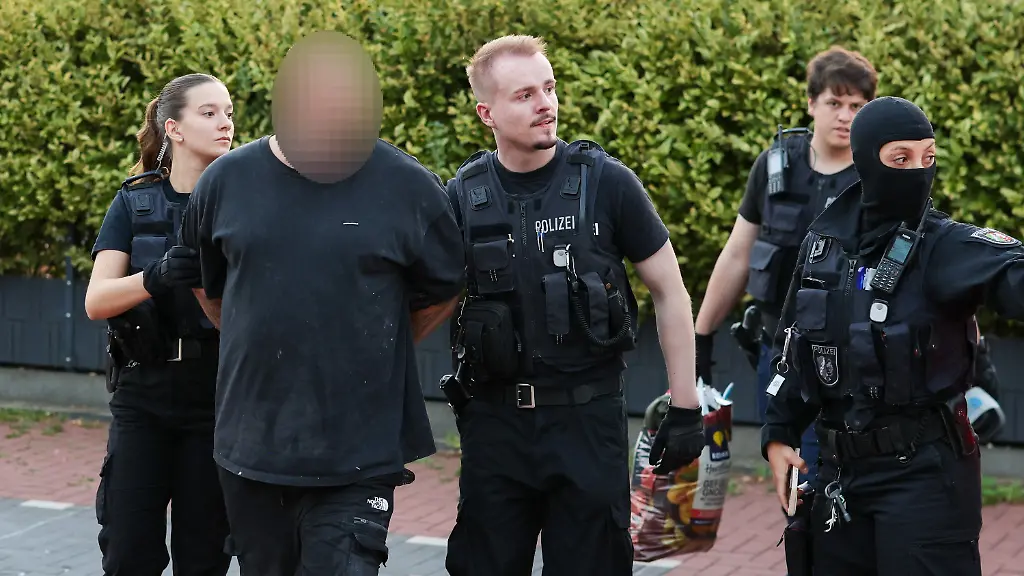 Polizist und Stadt-Mitarbeiter bei „Hells Angels“-Razzia verdächtigt
