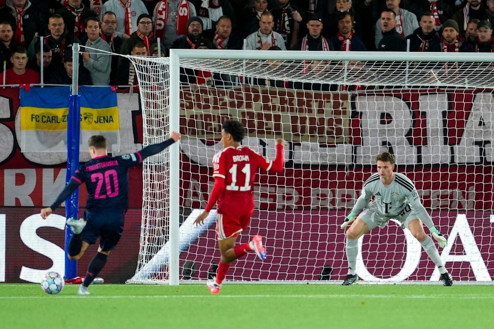 Jonas Urbig im Fokus als Torhüter im Viking-Stadion