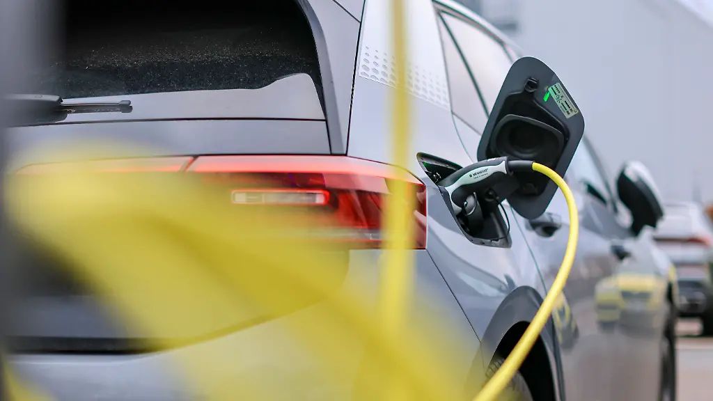 VW ruft E-Autos wegen fehlerhafter Batterien zurück