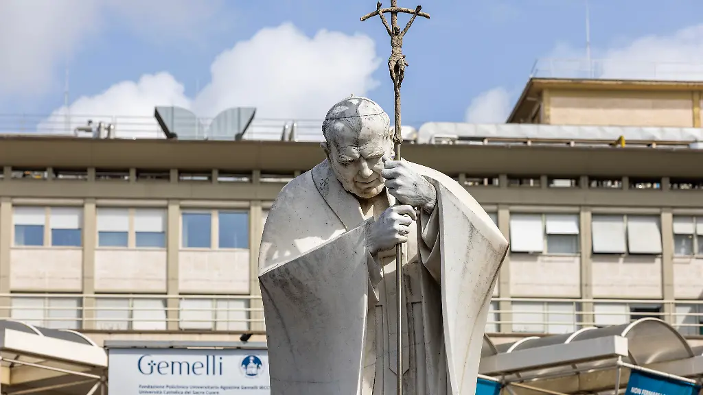 Papst Leo erfolgreich an der Lunge operiert