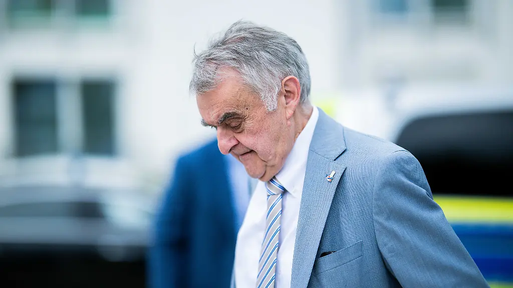 NRW-Innenminister Herbert Reul nach Hüft-OP optimistisch