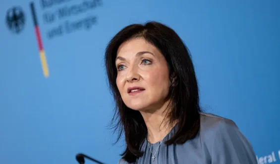 Reiche verteidigt Gaseinkaufsstrategie trotz Kritik