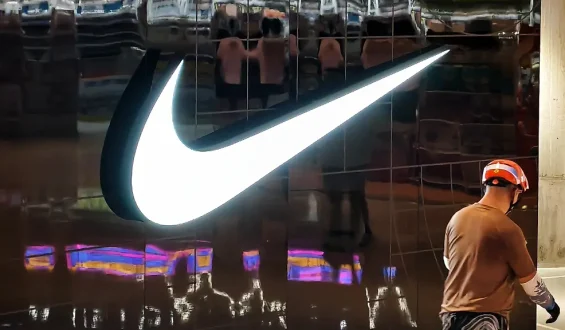 Nike kämpft gegen Umsatzeinbrüche und kündigt Sparprogramm an