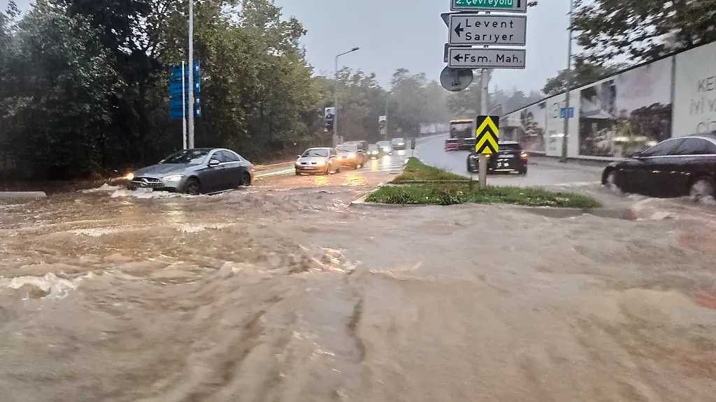 Starkregen setzt Istanbul unter Wasser