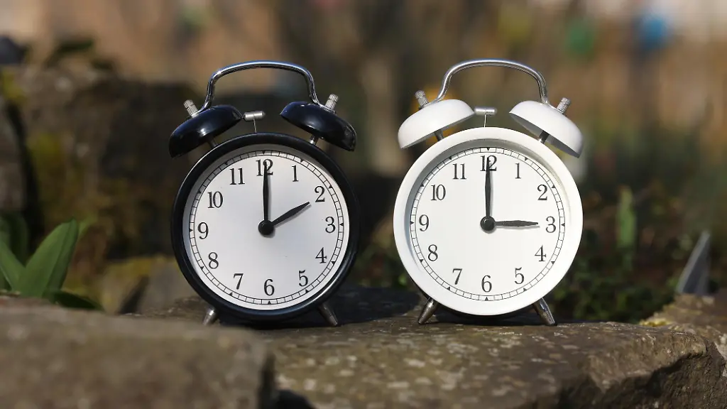 Gesundheitliche Auswirkungen der Zeitumstellung: Sommerzeit oder Winterzeit?