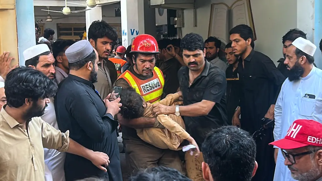 Schuldach-Einsturz in Pakistan fordert zahlreiche Opfer