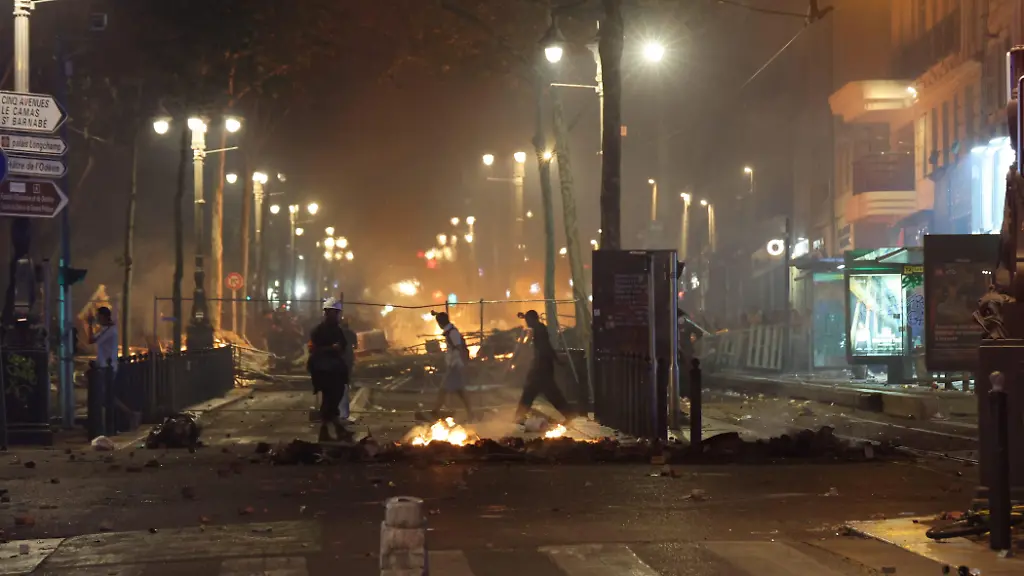 Unruhen und Proteste gegen Lebenshaltungskosten in Frankreich