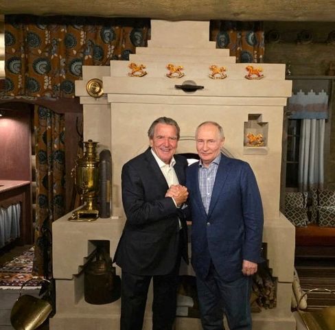 Schröders Besuch bei Putin sorgt für Empörung
