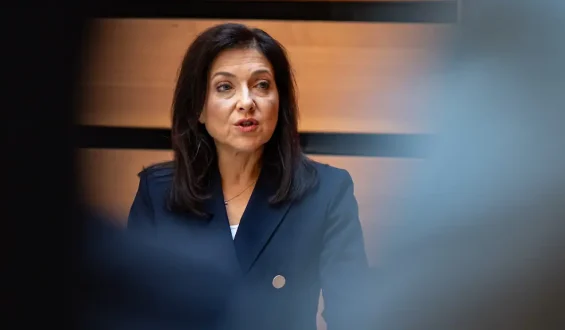 Linke zieht gegen Ministerin vor Gericht wegen kritischer Social-Media-Posts