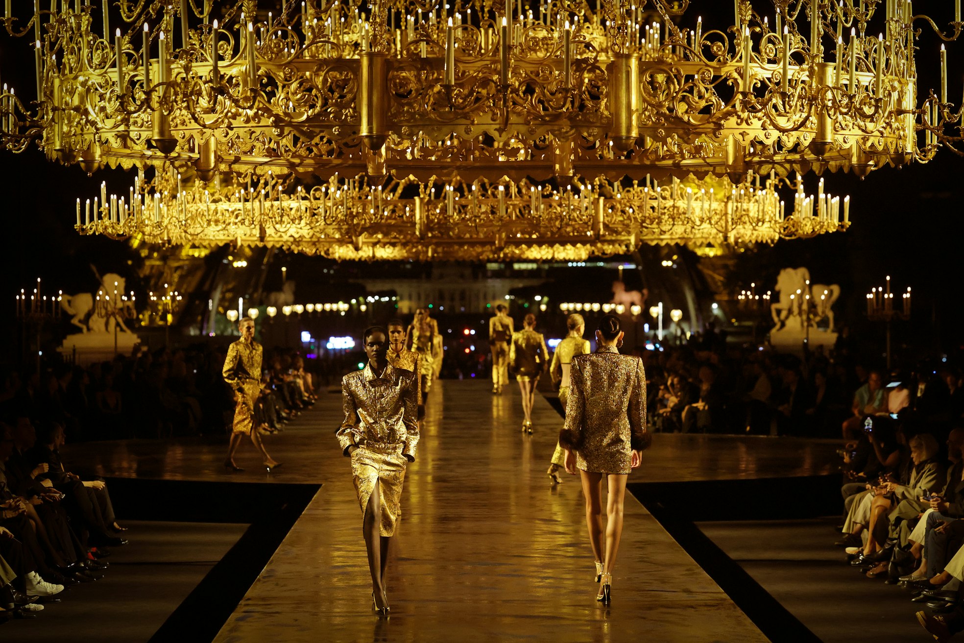 Paris Fashion Week: Eleganz und Monotonie