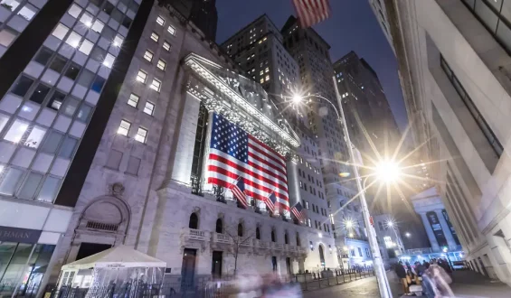 Wall Street auf Rekordhoch durch Stabilisierung am Ölmarkt und KI-Nachfrage